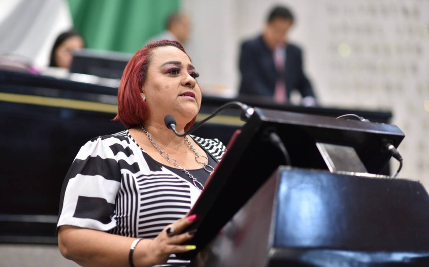 Adriana Esther MartÃÂnez presenta tercer informe de labores en el Distrito VII