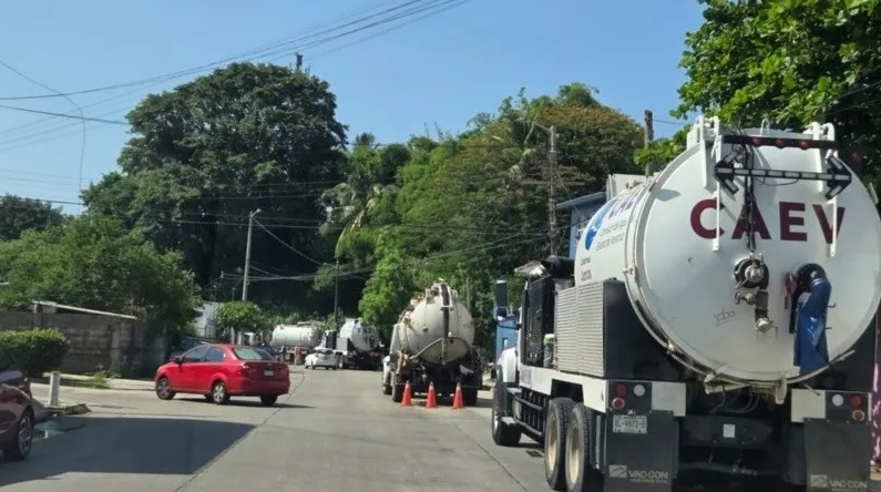CMAS Coatzacoalcos implementa desazolve intensivo en 20 de Noviembre
