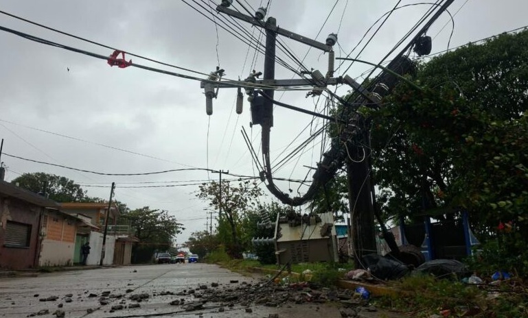 FF-27 deja estragos en Coatzacoalcos y cortes de luz