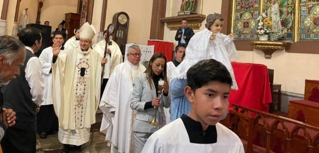 Feligreses celebran la presentaciÃƒÂ³n del NiÃƒÂ±o Dios en iglesias