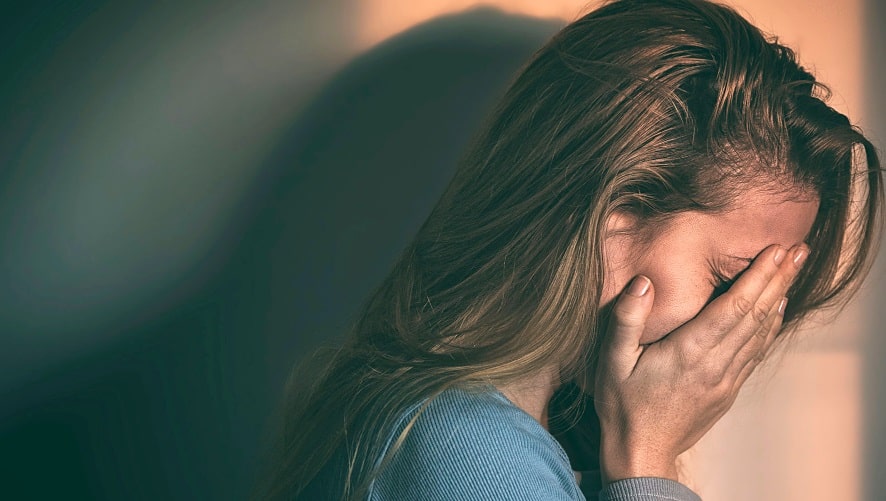 Mujeres jóvenes en riesgo de depresión: un llamado de alerta