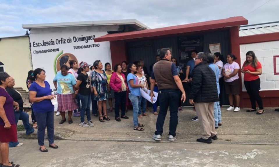Padres se oponen a construcción de oficinas en escuela primaria