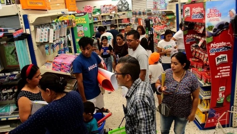 Regreso a clases: largas filas en papelerÃƒÂ­as de Coatzacoalcos