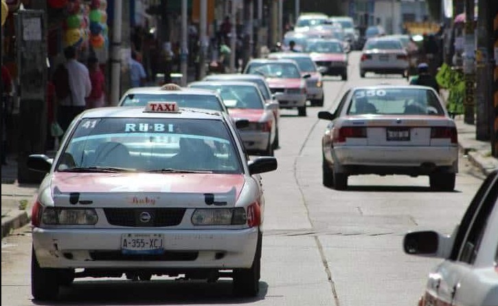 Taxistas en Agua Dulce enfrentan caÃƒÂ­da de clientes y costos crecientes
