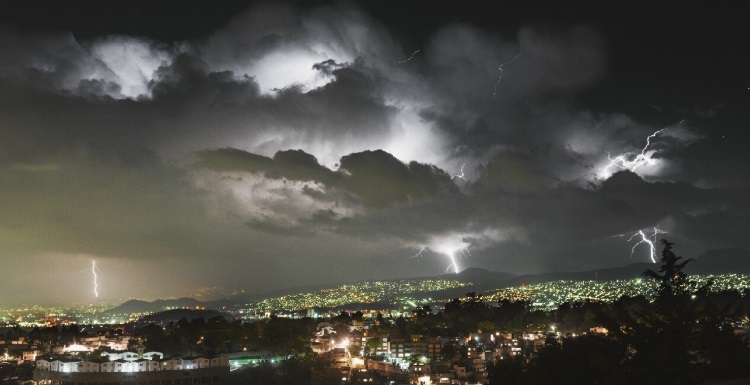 Tormenta eléctrica causa estragos en San Luis PotosÃÂ