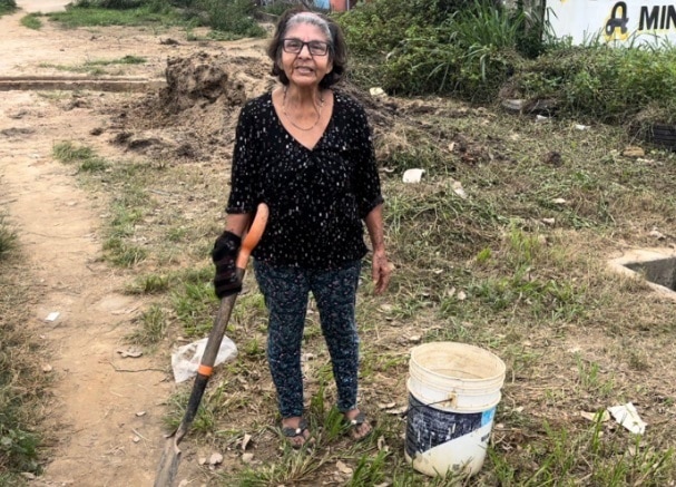 Vecinos arrojan basura al arroyo en MinatitlÃƒÂ¡n, protestan